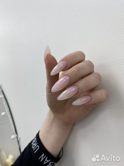 Модель на маникюр, педикюр