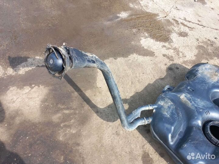 Рено Логан бензобак