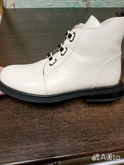 Женские ботинки