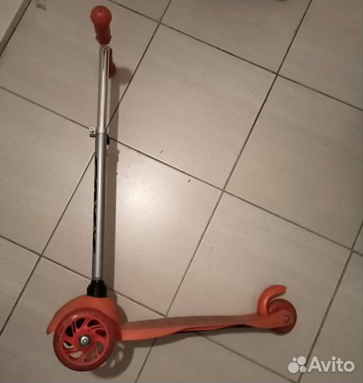 Самокат светящийся трёхколёсный детский бу