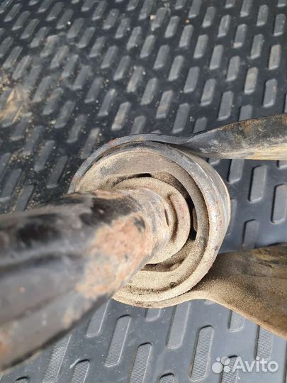 Передние рычаги (2 шт.) от Ford Kuga