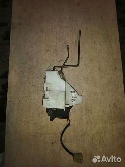 Замок двери передний правый киа Кларус