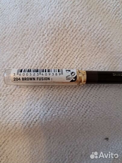 Карандаш для бровей и тени для век