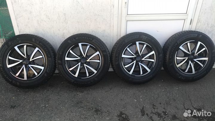 Michelin X-Ice North 4 SUV 2.25/60 R17