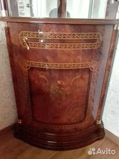 Витрина угловая Роза