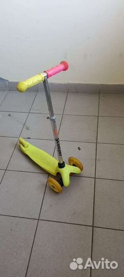 Самокат со светящимися колесами