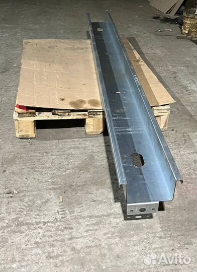 Бампер задний/панель задних фонарей полуприцепа