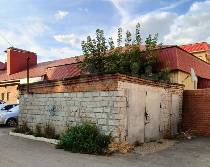 Гараж, > 30 м²