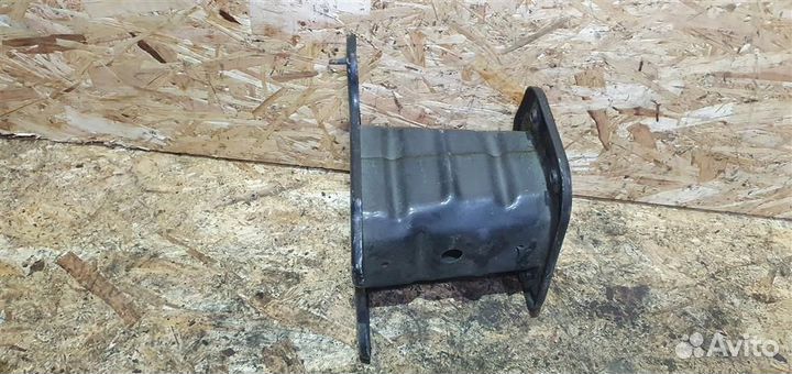 Кронштейн усилителя переднего бампера правый Opel