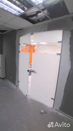 Дверь стеклянная межкомнатная