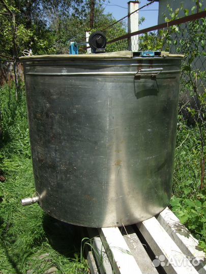 Медогонка из нержавейки на 16 рамок, ручная