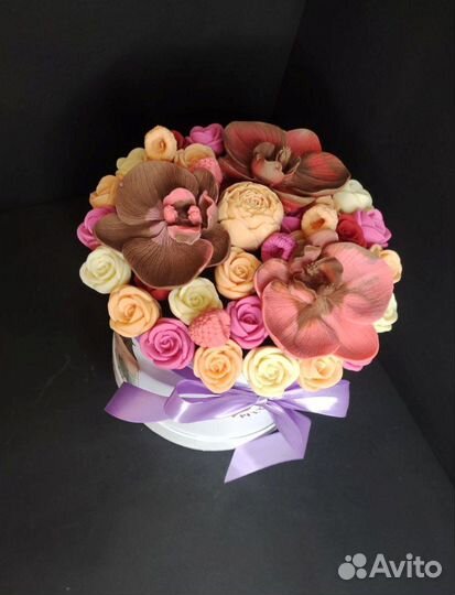 Шоколадные Цветы в Шляпной Коробке