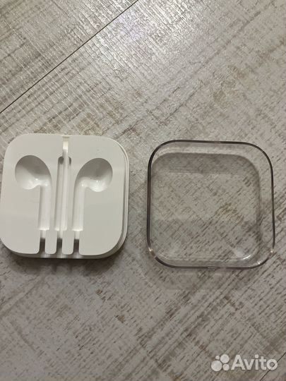 Коробка от оригинальных наушников Apple проводных