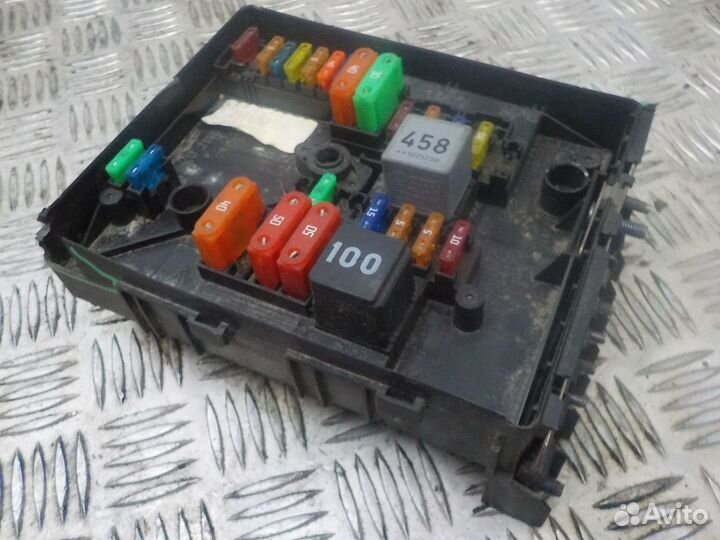 Блок предохранителей (моторный отсек) Volkswagen G