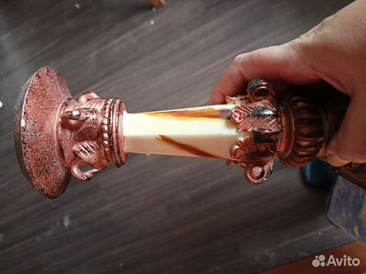 Два подсвечника