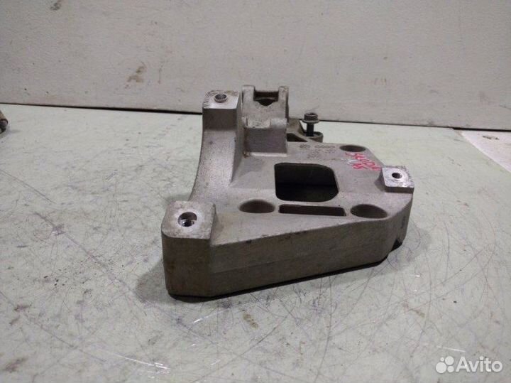 Кронштейн генератора Skoda Octavia A5 A5 2004-2015