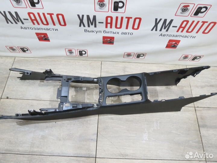 Консоль центральная Audi Q3