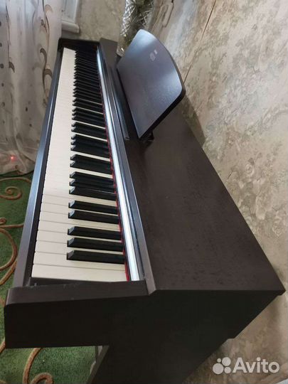 Цифровое пианино yamaha