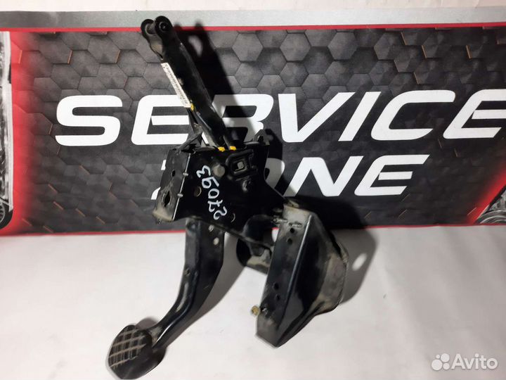 Педаль: сцепления, тормоза, газа Skoda Fabia 2006