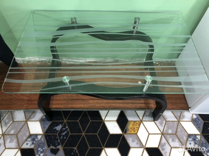 Стеклянный столик бу