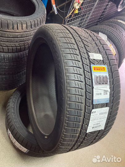 Pirelli Scorpion Winter 315/30 R22 107V