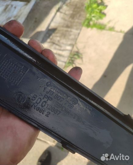 Молдинг переднего бампера фольксваген Golf 4