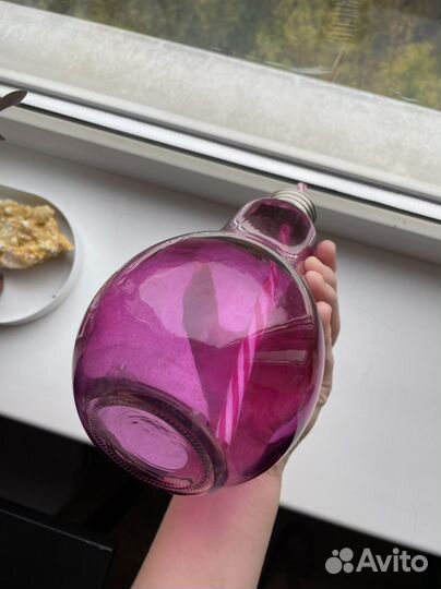 Стакан в форме лампочки с трубочкой