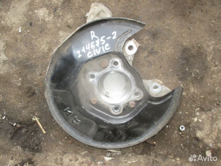 Кулак задний правый (Honda Civic)