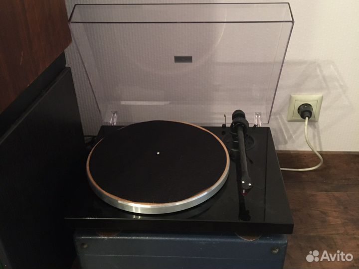 Проигрыватель пластинок Pro-Ject