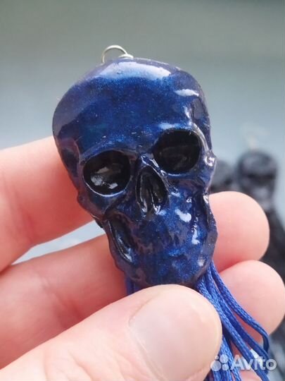 Серьги кисти с черепами