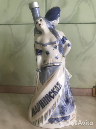 Фарфоровая статуэтка. Графин под водку