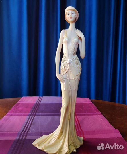 Фарфоровые статуэтки 10 штук