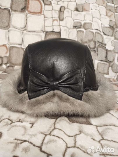 Женская кожаная шапка с норкой 