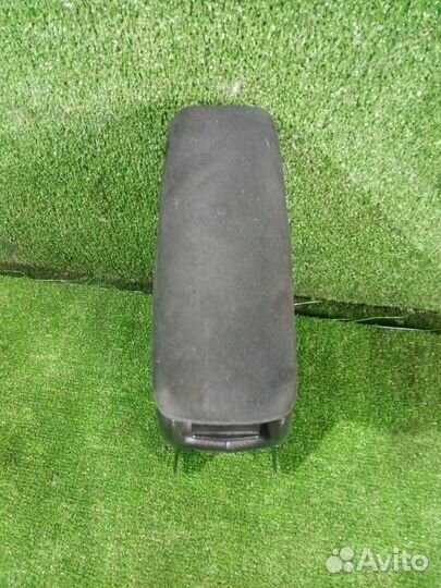 Подлокотник Volkswagen Polo 9N BKY (1.4) 2005