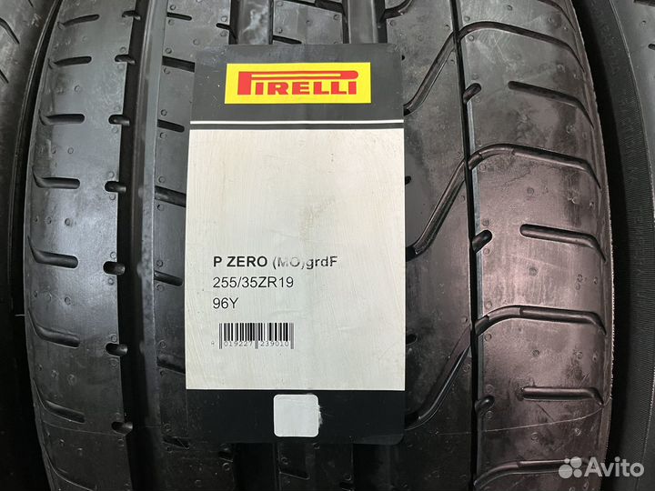 Pirelli P Zero 285/30 R19 и 255/35 R19