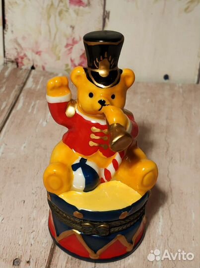 Фарфоровая шкатулка Мишка на барабане