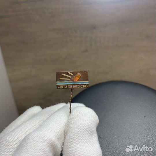 Винтажная Брошь С Янтарным Камнем Ретро