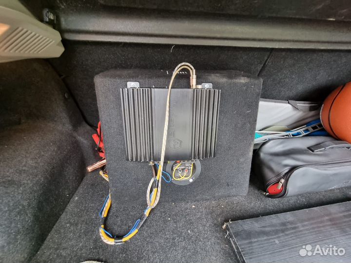 Автомобильный сабвуфер JBL Stage 1200B Усилитель