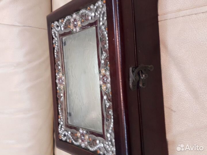 Шкатулка со стразами деревянная