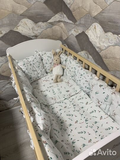 Бортики в кроватку новые, конверт на выписку