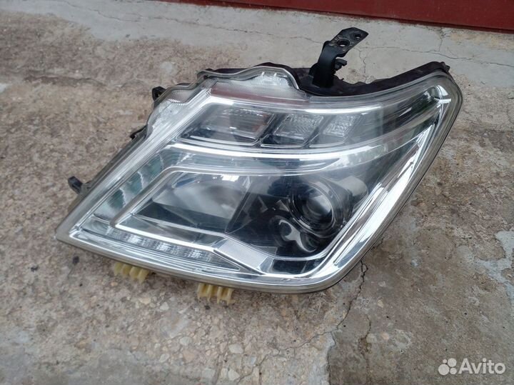 Фара левая Nissan Patrol Y62 Led 2013г