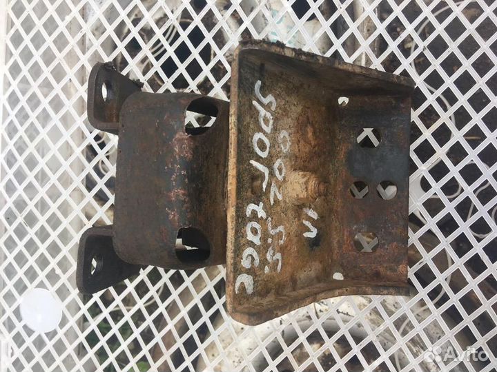 Кронштейн двигателя левый Киа Спортейдж