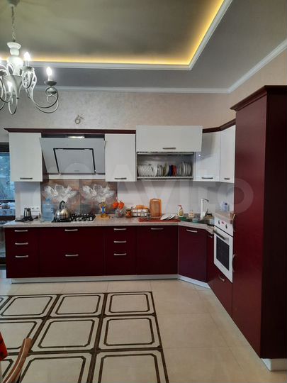 Коттедж 250 м² на участке 10 сот.