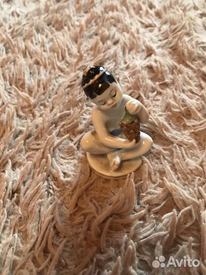 Мальчик с виноградом лфз