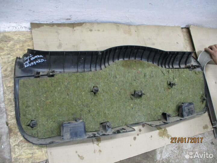 Обшивка крышки багажника Форд Фокус 2 хэтчбек