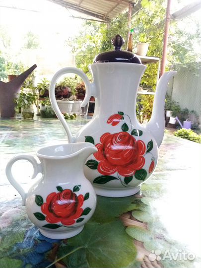 Кофейник и молочник