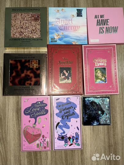 Палетки теней makeup revolution