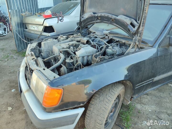 Крылья передние Mercedes W124