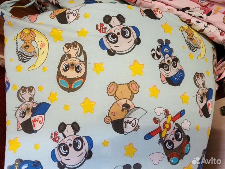 Детская кроватка с маятником и ящиком