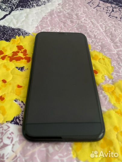 Телефон iPhone XR